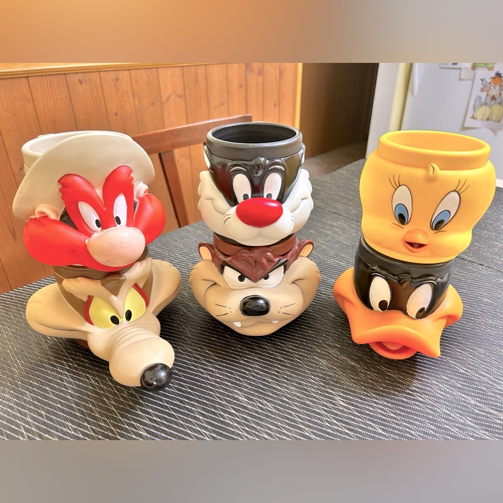 1992-1995 Warner brothers Looney Tunes mugs